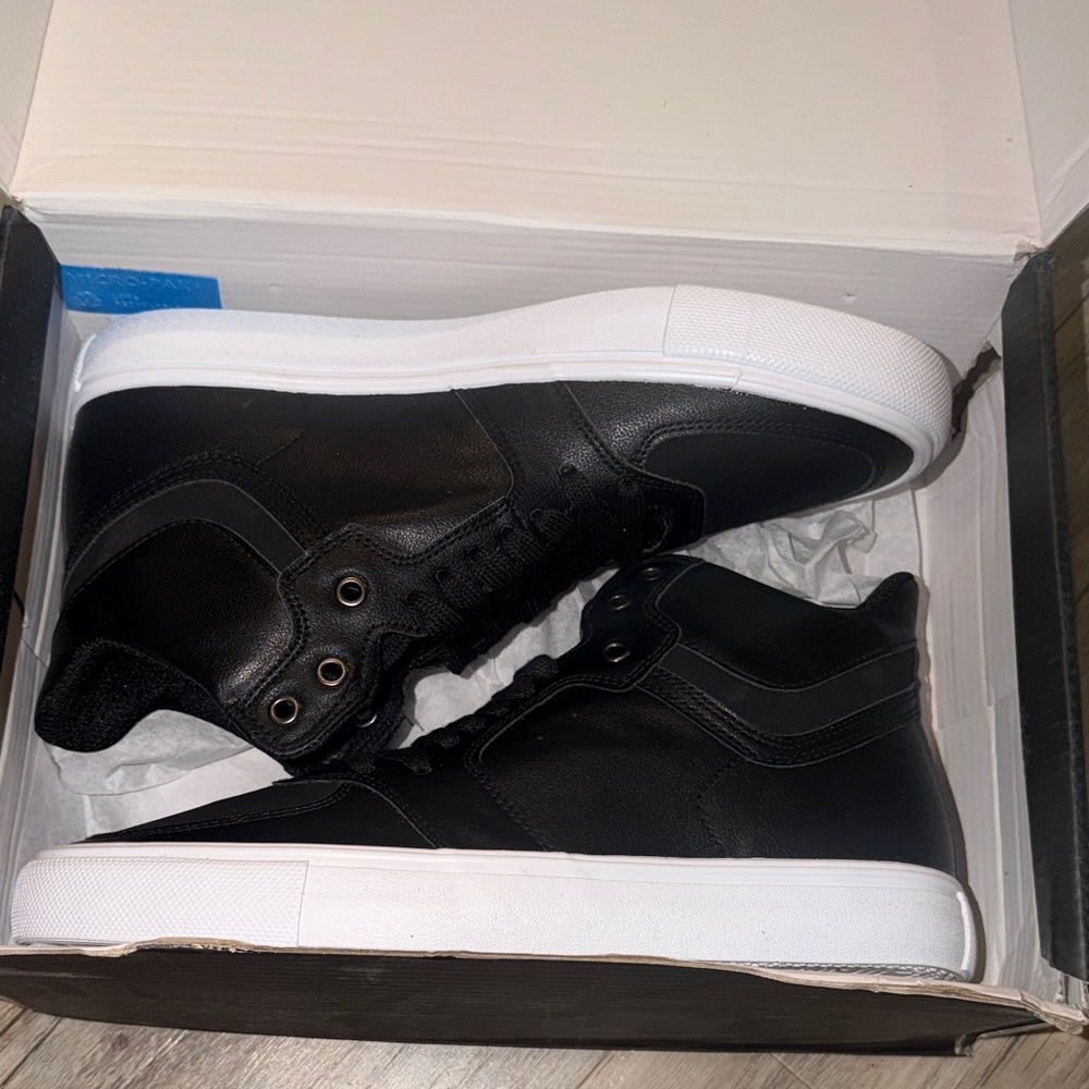 London Fog Black High-Top Sneakers with White Sole